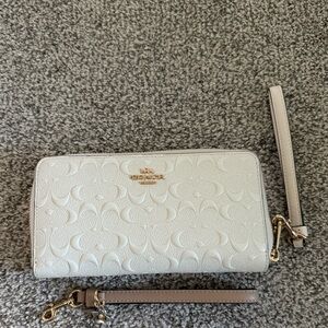 Coach zip around wallet in Signature Leather